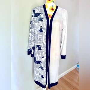 Newspaper print jacket / robe. Sz. L